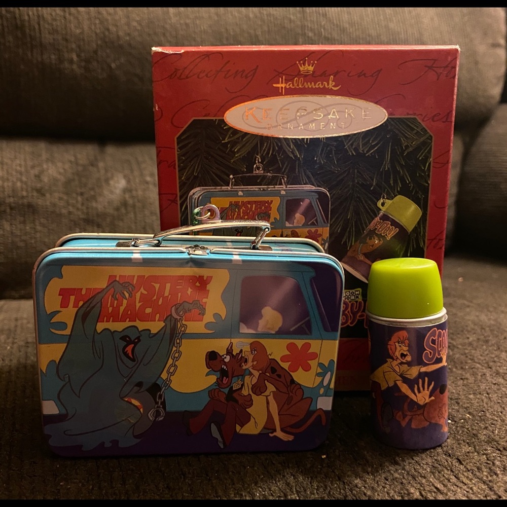 Hallmark Scooby Doo lunchbox set dated 1999